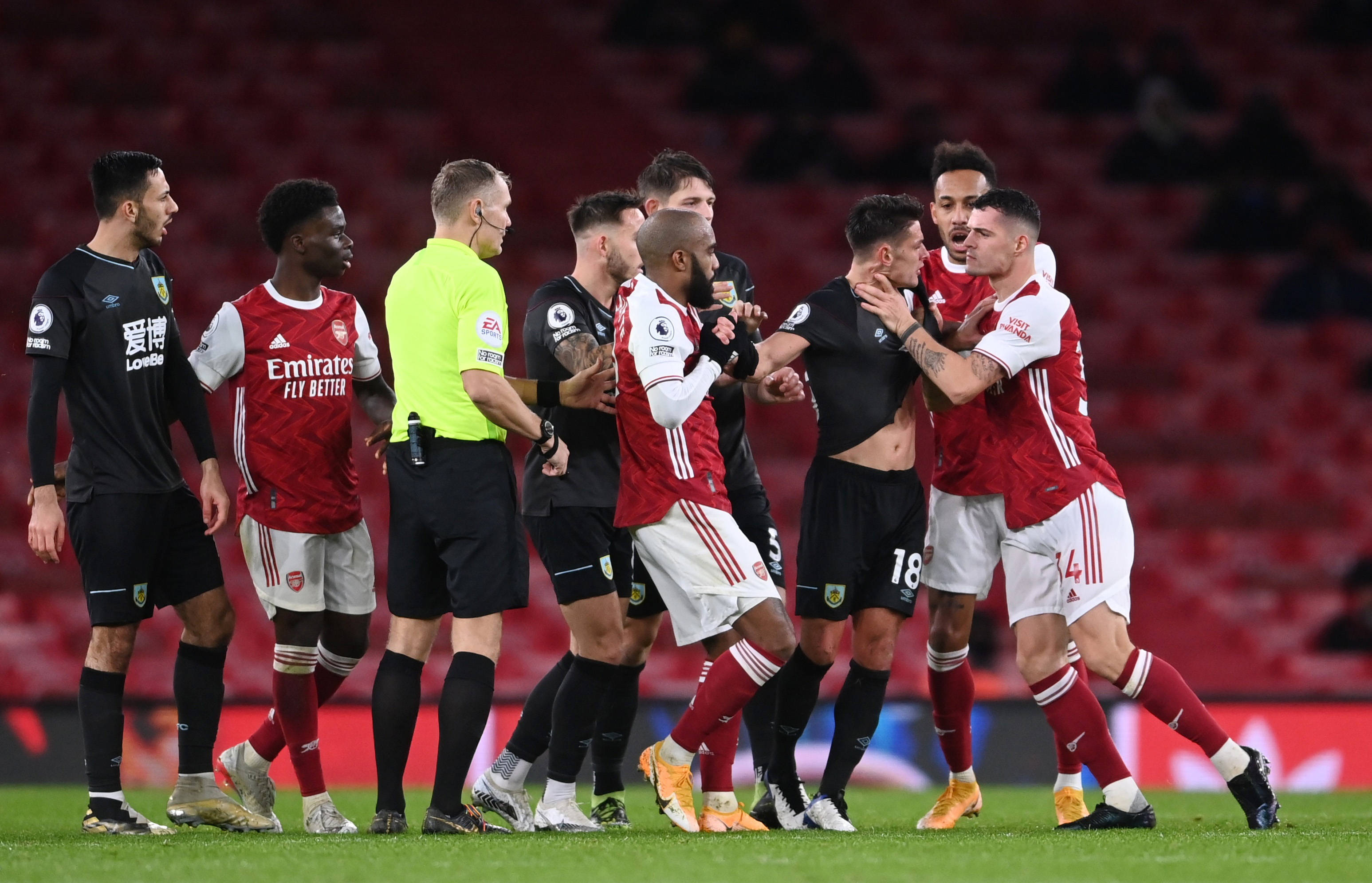 在他与媒体 在他与媒体